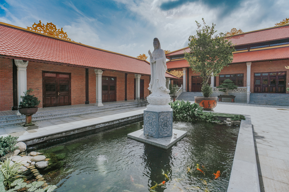 Tượng phật Quán Thế Âm